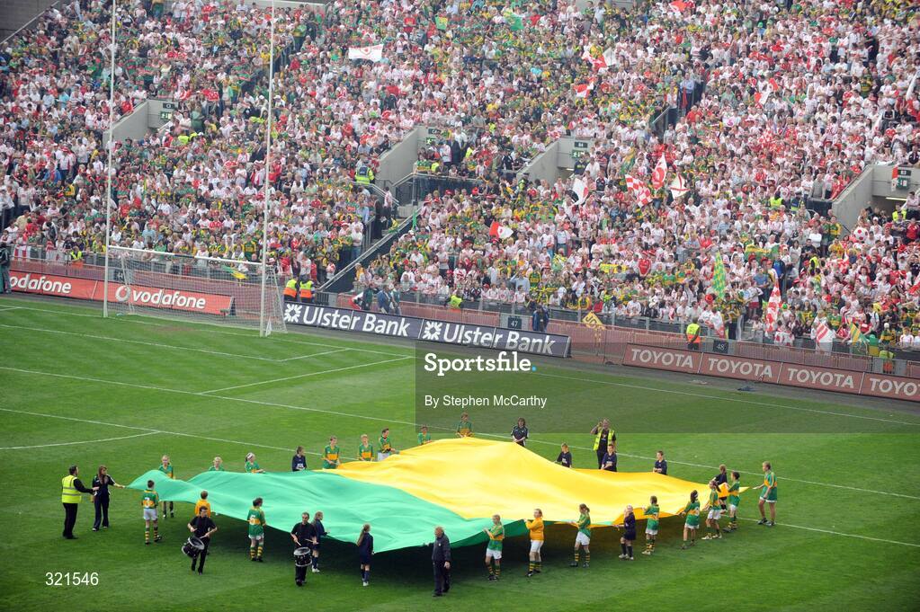 21 September 2008; A large Kerry flag is paraded infront of Hill 16 ahead of the game. GAA Football All-Ireland Senior Championship Final, Kerry v Tyrone, Croke Park, Dublin. Picture credit: Stephen McCarthy / SPORTSFILE