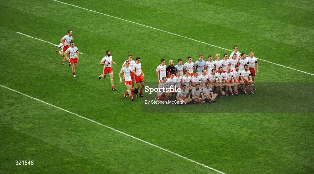 21 September 2008; The final few members of the Tyrone squad join the team picture ahead of the game. GAA Football All-Ireland Senior Championship Final, Kerry v Tyrone, Croke Park, Dublin. Picture credit: Stephen McCarthy / SPORTSFILE