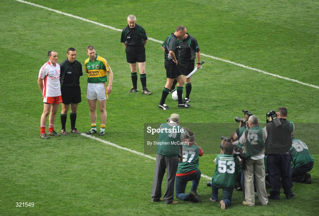 21 September 2008; Referee Maurice Deegan lines up with captains Brian Dooher, Tyrone, left, and Tomas O Se, Kerry, for a picture ahead of the game. GAA Football All-Ireland Senior Championship Final, Kerry v Tyrone, Croke Park, Dublin. Picture credit: Stephen McCarthy / SPORTSFILE