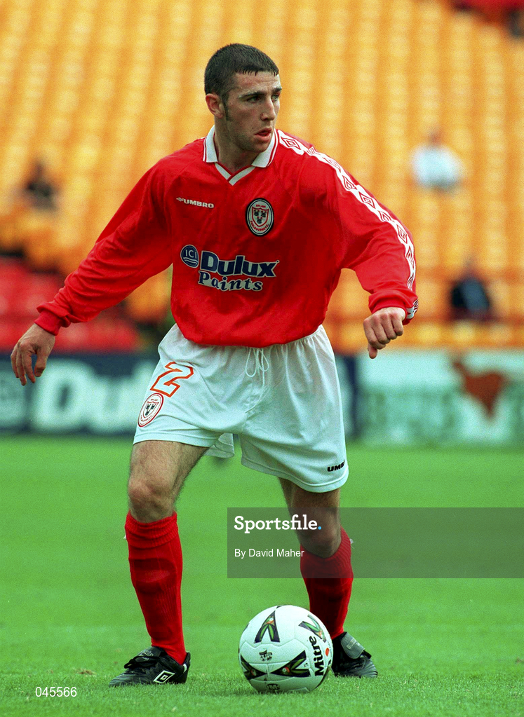 13 August 2000; Owen Heary of Shelbourne during the Eircom League Premier Division match between Shelbourne and Bray Wanderers at Tolka Park in Dublin. Photo by David Maher/Sportsfile