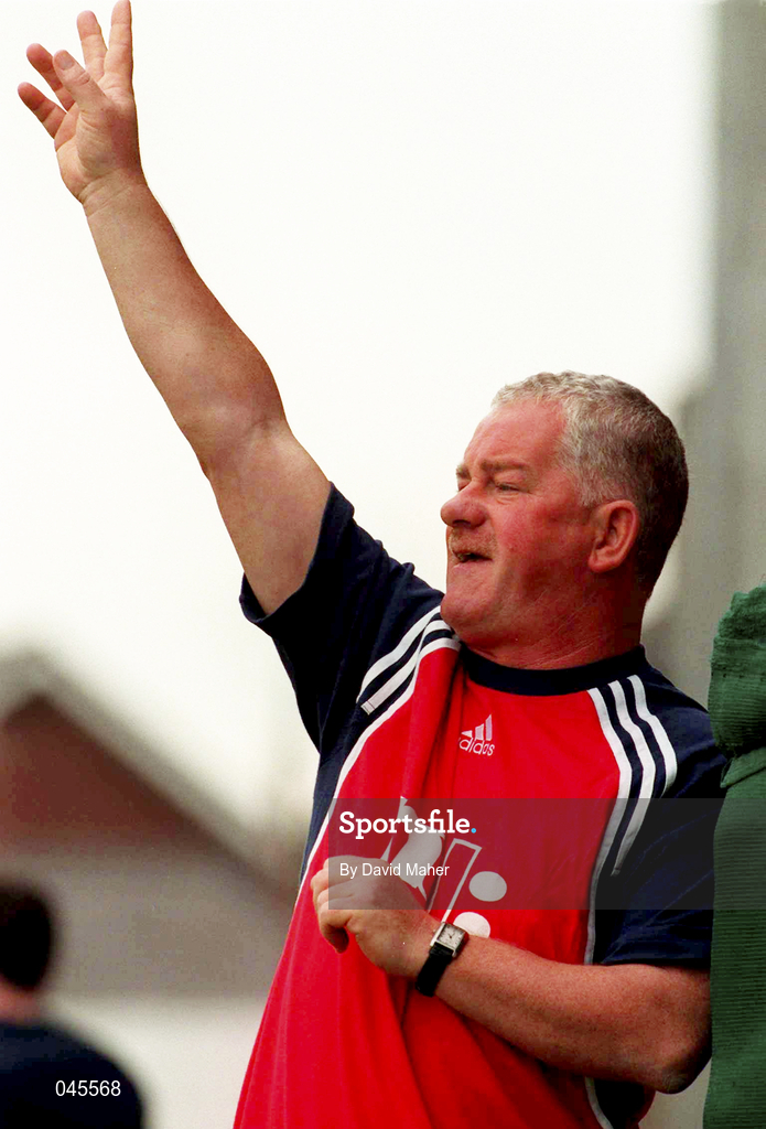 13 August 2000; Bray Wanderers manager Pat Devlin during the Eircom League Premier Division match between Shelbourne and Bray Wanderers at Tolka Park in Dublin. Photo by David Maher/Sportsfile