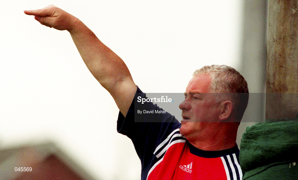 13 August 2000; Bray Wanderers manager Pat Devlin during the Eircom League Premier Division match between Shelbourne and Bray Wanderers at Tolka Park in Dublin. Photo by David Maher/Sportsfile