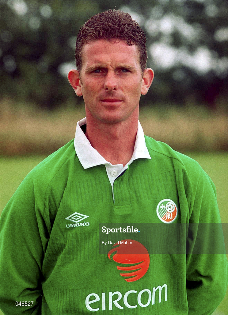 30 August 2000; Mark Kinsella of Republic of Ireland prior to the team's departure for the first game against Holland in their 2002 FIFA World Cup Qualifying Campaign. Photo by David Maher/Sportsfile