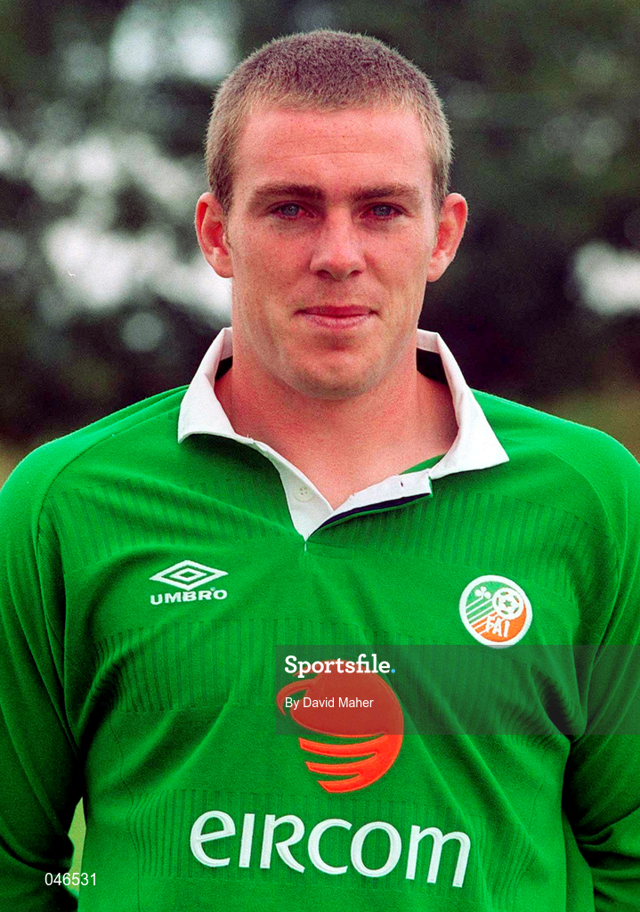 30 August 2000; Richard Dunne of Republic of Ireland prior to the team's departure for the first game against Holland in their 2002 FIFA World Cup Qualifying Campaign. Photo by David Maher/Sportsfile