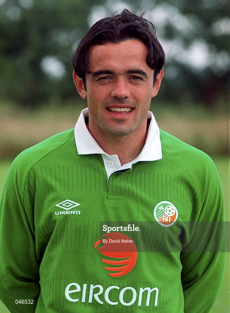 30 August 2000; Stephen Carr of Republic of Ireland prior to the team's departure for the first game against Holland in their 2002 FIFA World Cup Qualifying Campaign. Photo by David Maher/Sportsfile