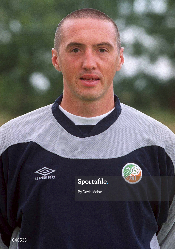 30 August 2000; Dean Kiely of Republic of Ireland prior to the team's departure for the first game against Holland in their 2002 FIFA World Cup Qualifying Campaign. Photo by David Maher/Sportsfile