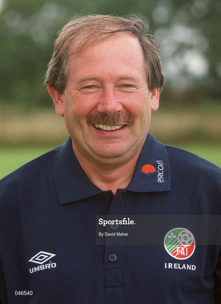 30 August 2000; Republic of Ireland kit man Joe Walsh prior to the team's departure for the first game against Holland in their 2002 FIFA World Cup Qualifying Campaign. Photo by David Maher/Sportsfile