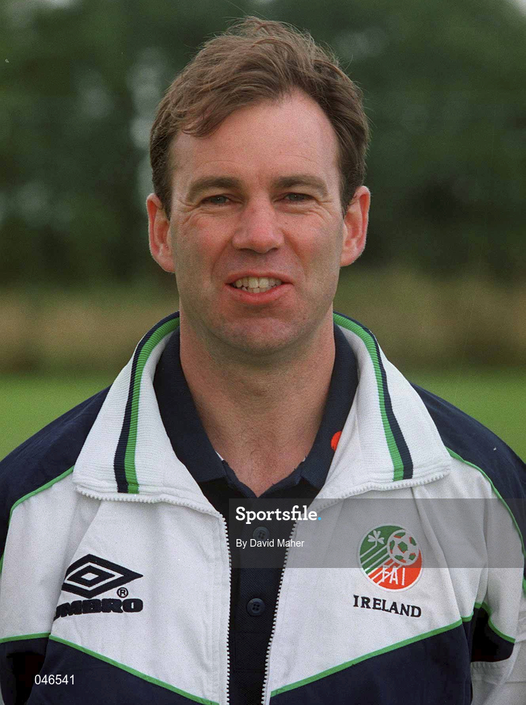 30 August 2000; Republic of Ireland chartered physio Ciaran Murray prior to the team's departure for the first game against Holland in their 2002 FIFA World Cup Qualifying Campaign. Photo by David Maher/Sportsfile