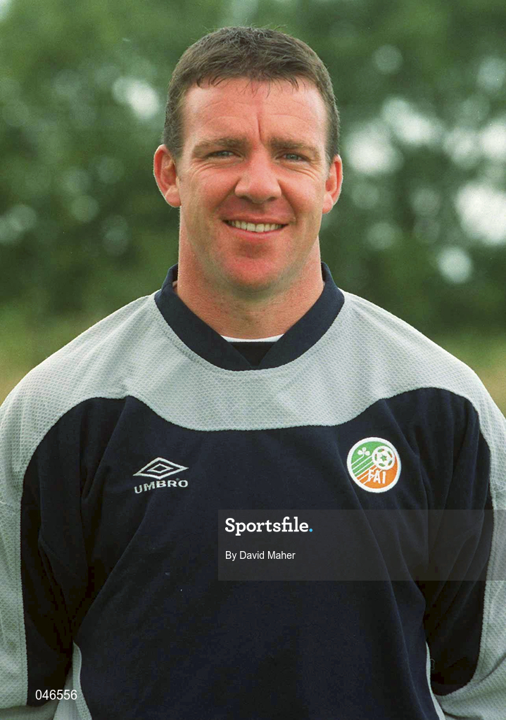 30 August 2000; Alan Kelly of Republic of Ireland prior to the team's departure for the first game against Holland in their 2002 FIFA World Cup Qualifying Campaign. Photo by David Maher/Sportsfile