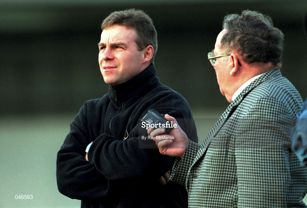 28 August 2000; Charlie Carter is interviewed by journalist Peadar O'Brien during Kilkenny Senior Hurling Squad Training and Press Conference at Nowlan Park in Kilkenny. Photo by Ray McManus/Sportsfile