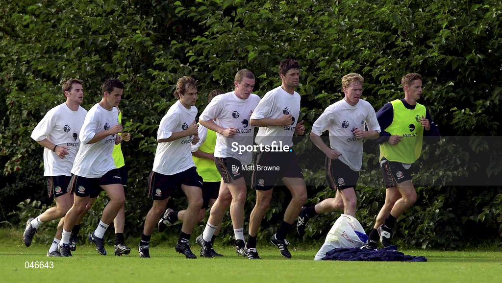31 August 2000; The Republic of Ireland team during squad training at the Sport Park Riekershaven in Amsterdam, Netherlands. Photo by Matt Browne/Sportsfile