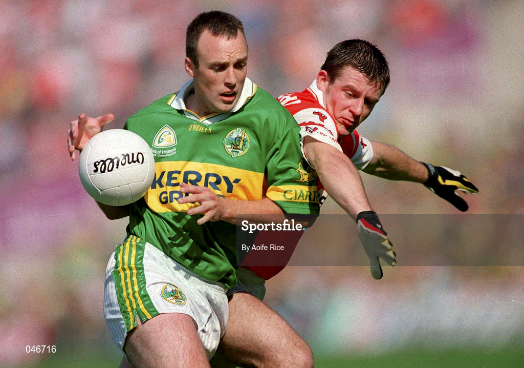 2 September 2000; John Crowley of Kerry in action against Justin McNulty of Armagh during the Bank of Ireland All-Ireland Senior Football Championship Semi-Final replay match between Kerry and Armagh at Croke Park in Dublin. Photo by Aoife Rice/Sportsfile