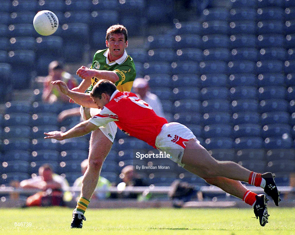 2 September 2000; Dara O Cinneide of Kerry in action against Kieran McGeeney of Armagh during the Bank of Ireland All-Ireland Senior Football Championship Semi-Final replay match between Kerry and Armagh at Croke Park in Dublin. Photo by Brendan Moran/Sportsfile