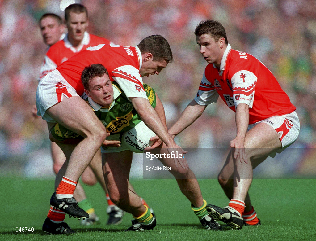 2 September 2000; Denis O'Dwyer of Kerry in action against Kieran McGeeney and Paul McGrane of Armagh during the Bank of Ireland All-Ireland Senior Football Championship Semi-Final replay match between Kerry and Armagh at Croke Park in Dublin. Photo by Aoife Rice/Sportsfile