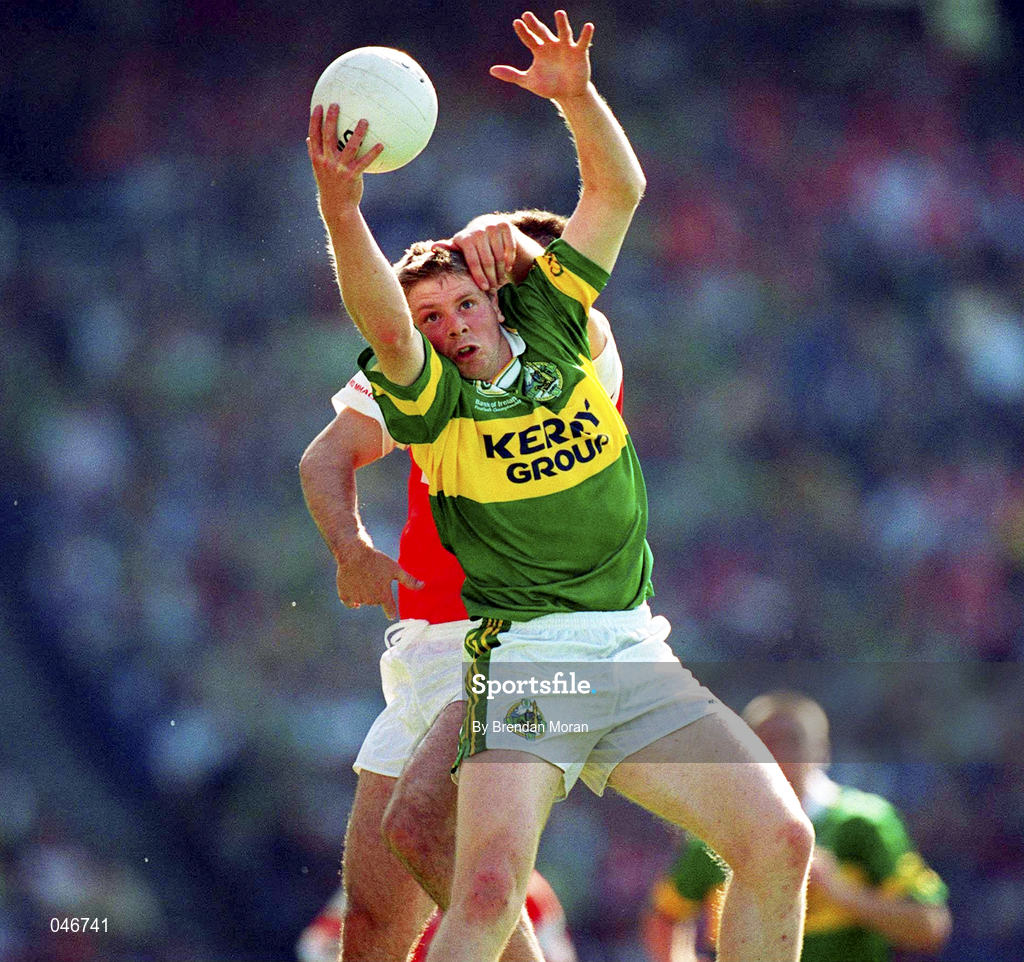 2 September 2000; Tomás Ó Sé of Kerry in action against Barry O'Hagan of Armagh during the Bank of Ireland All-Ireland Senior Football Championship Semi-Final replay match between Kerry and Armagh at Croke Park in Dublin. Photo by Brendan Moran/Sportsfile