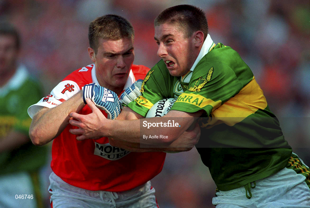 2 September 2000; Darragh Ó Sé of Kerry in action against Alan O'Neill of Armagh during the Bank of Ireland All-Ireland Senior Football Championship Semi-Final replay match between Kerry and Armagh at Croke Park in Dublin. Photo by Aoife Rice/Sportsfile