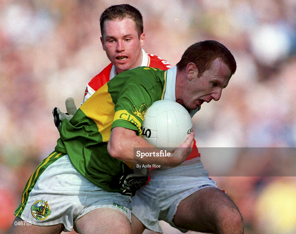 2 September 2000; Liam Hassett of Kerry in action against Andrew McCann of Armagh during the Bank of Ireland All-Ireland Senior Football Championship Semi-Final replay match between Kerry and Armagh at Croke Park in Dublin. Photo by Aoife Rice/Sportsfile