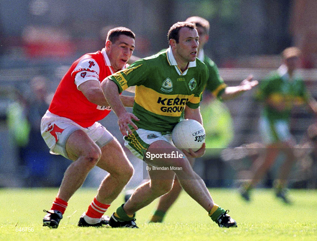 2 September 2000; Seamus Moynihan of Kerry in action against Diarmuid Marsden of Armagh during the Bank of Ireland All-Ireland Senior Football Championship Semi-Final replay match between Kerry and Armagh at Croke Park in Dublin. Photo by Brendan Moran/Sportsfile