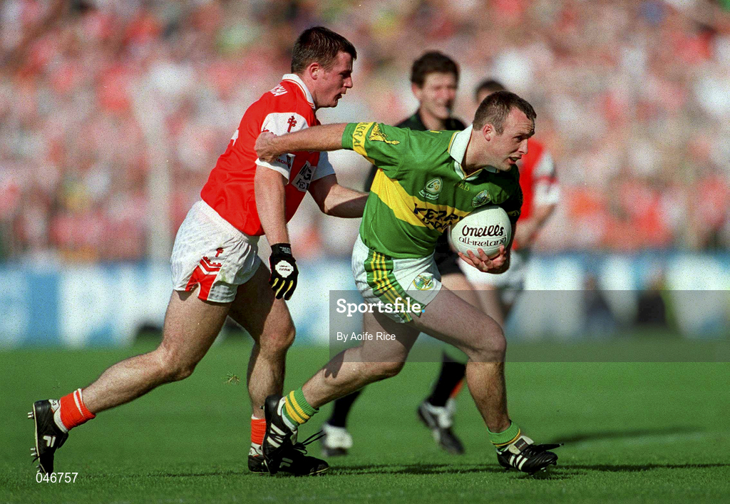 2 September 2000; John Crowley of Kerry in action against Justin McNulty of Armagh during the Bank of Ireland All-Ireland Senior Football Championship Semi-Final replay match between Kerry and Armagh at Croke Park in Dublin. Photo by Aoife Rice/Sportsfile