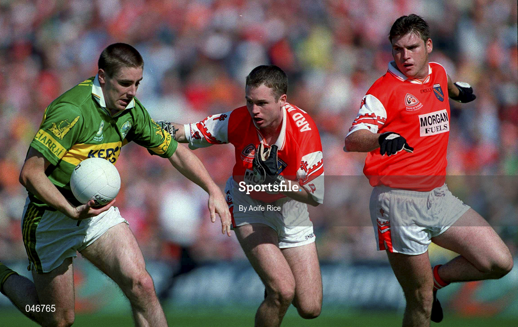 2 September 2000; Darragh Ó Sé of Kerry in action against Andrew McCann of Armagh during the Bank of Ireland All-Ireland Senior Football Championship Semi-Final replay match between Kerry and Armagh at Croke Park in Dublin. Photo by Aoife Rice/Sportsfile