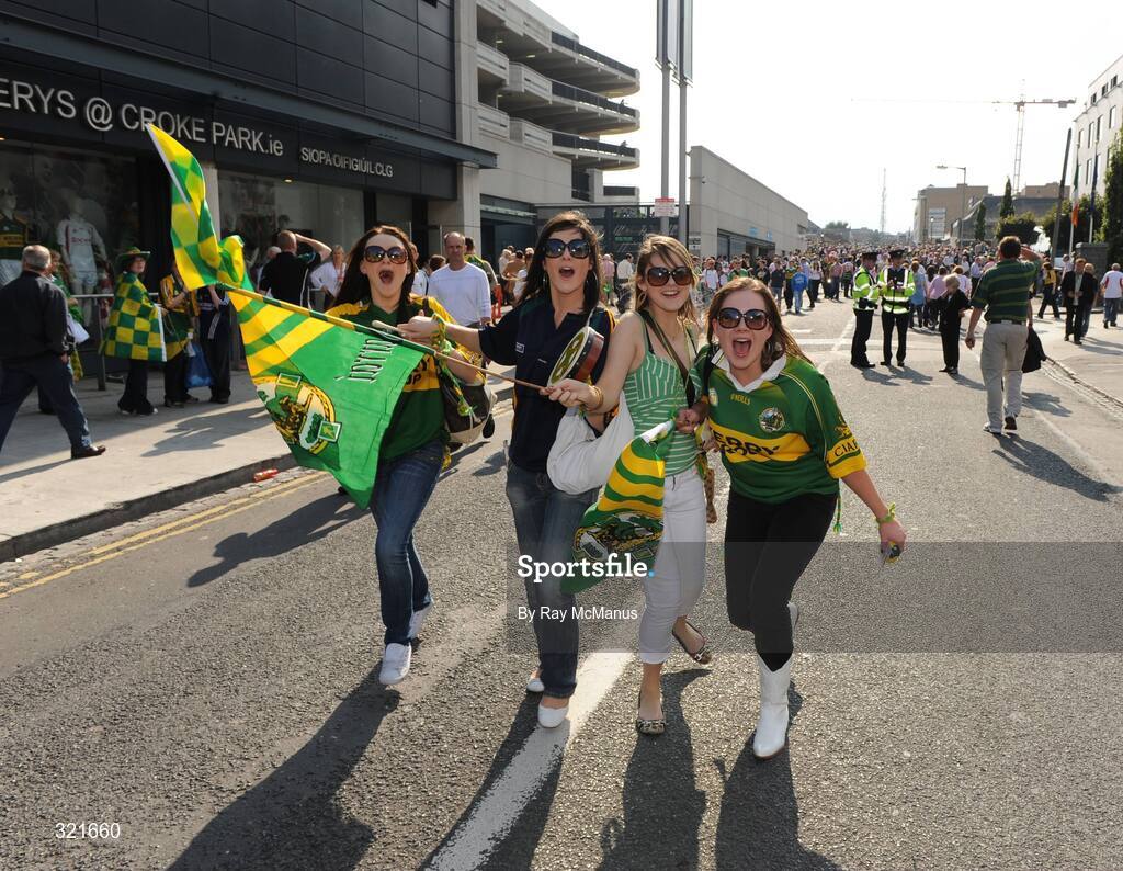 21 September 2008; Kerry supporters arrive for the game. GAA Football All-Ireland Senior Championship Final, Kerry v Tyrone, Croke Park, Dublin. Picture credit: Ray McManus / SPORTSFILE