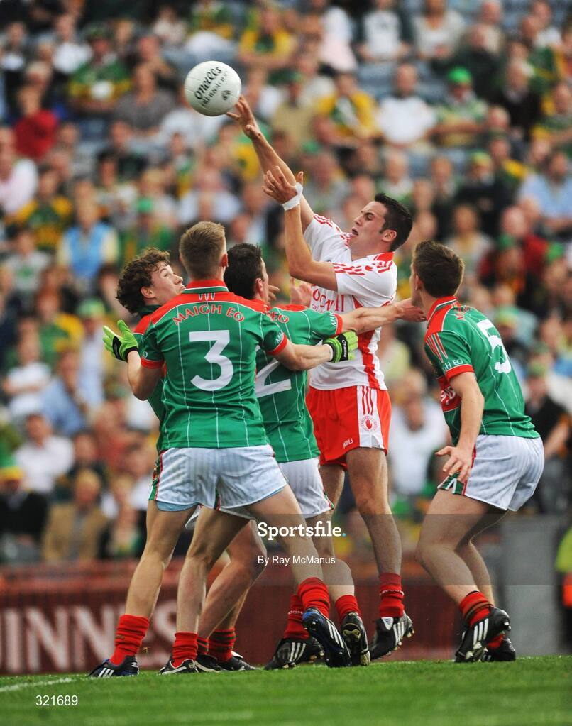 21 September 2008; Matthew Donnelly, Tyrone, passes under pressure from Mayo players Eoin Reilly, left, Kevin Keane, 3, David Dolan, 2, and Shane McHale. ESB GAA Football All-Ireland Minor Championship Final, Tyrone v Mayo, Croke Park, Dublin. Picture credit: Ray McManus / SPORTSFILE
