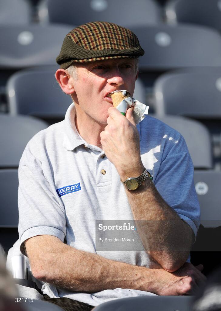 21 September 2008; A Kerry supporter enjoys an ice cream before the game. GAA Football All-Ireland Senior Championship Final, Kerry v Tyrone, Croke Park, Dublin. Picture credit: Brendan Moran / SPORTSFILE