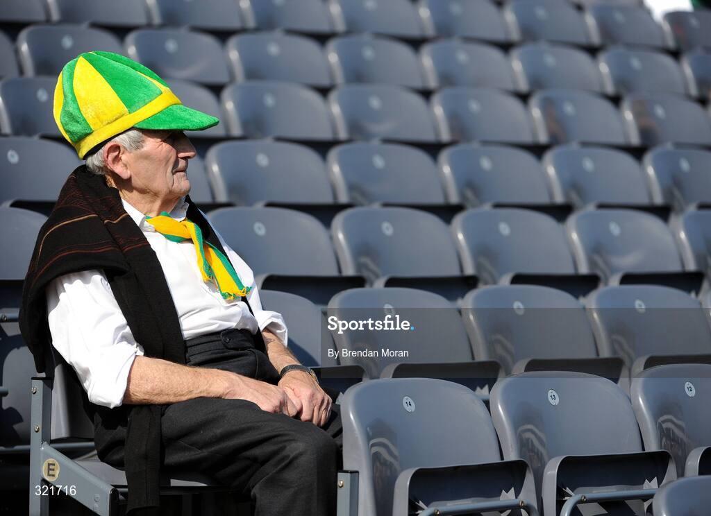21 September 2008; A Kerry supporter waits patiently for the game to start. GAA Football All-Ireland Senior Championship Final, Kerry v Tyrone, Croke Park, Dublin. Picture credit: Brendan Moran / SPORTSFILE