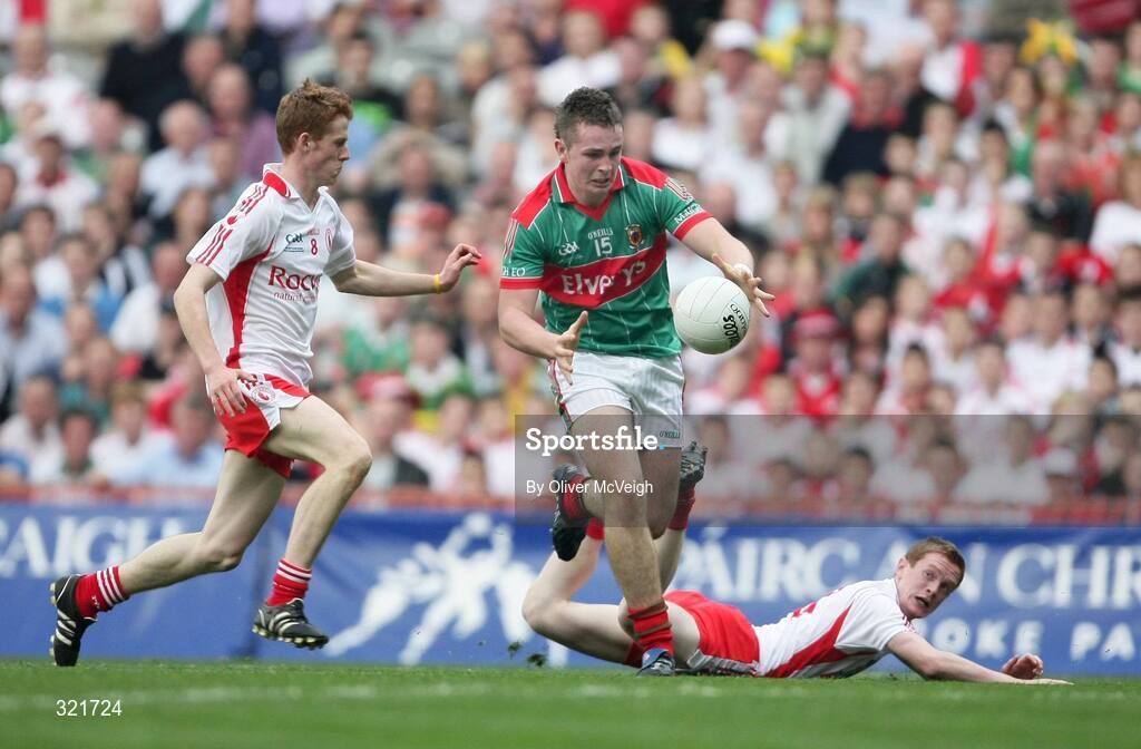 21 September 2008; Alex Corduff, Mayo, in action against Niall McKenna and Gavin Teague, Tyrone. ESB GAA Football All-Ireland Minor Championship Final, Tyrone v Mayo, Croke Park, Dublin. Picture credit: Oliver McVeigh / SPORTSFILE