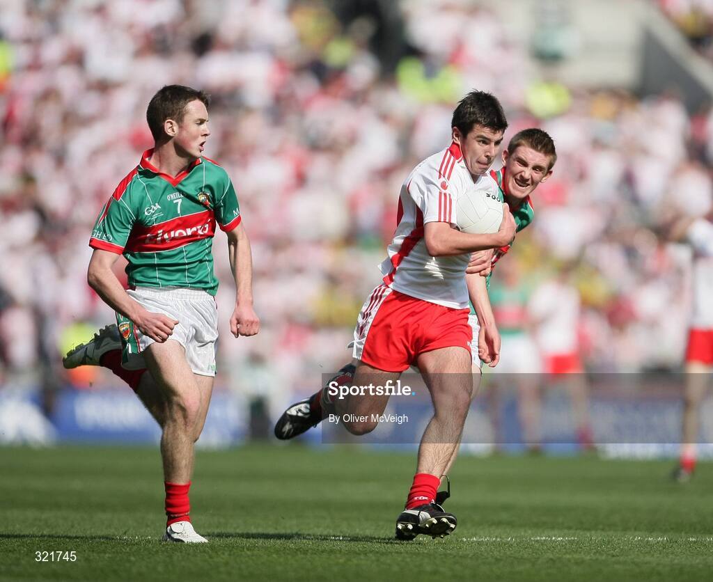 21 September 2008; Ciaran Gervin, Tyrone, in action against Shane Nally and John Broderick, Mayo. ESB GAA Football All-Ireland Minor Championship Final, Tyrone v Mayo, Croke Park, Dublin. Picture credit: Oliver McVeigh / SPORTSFILE
