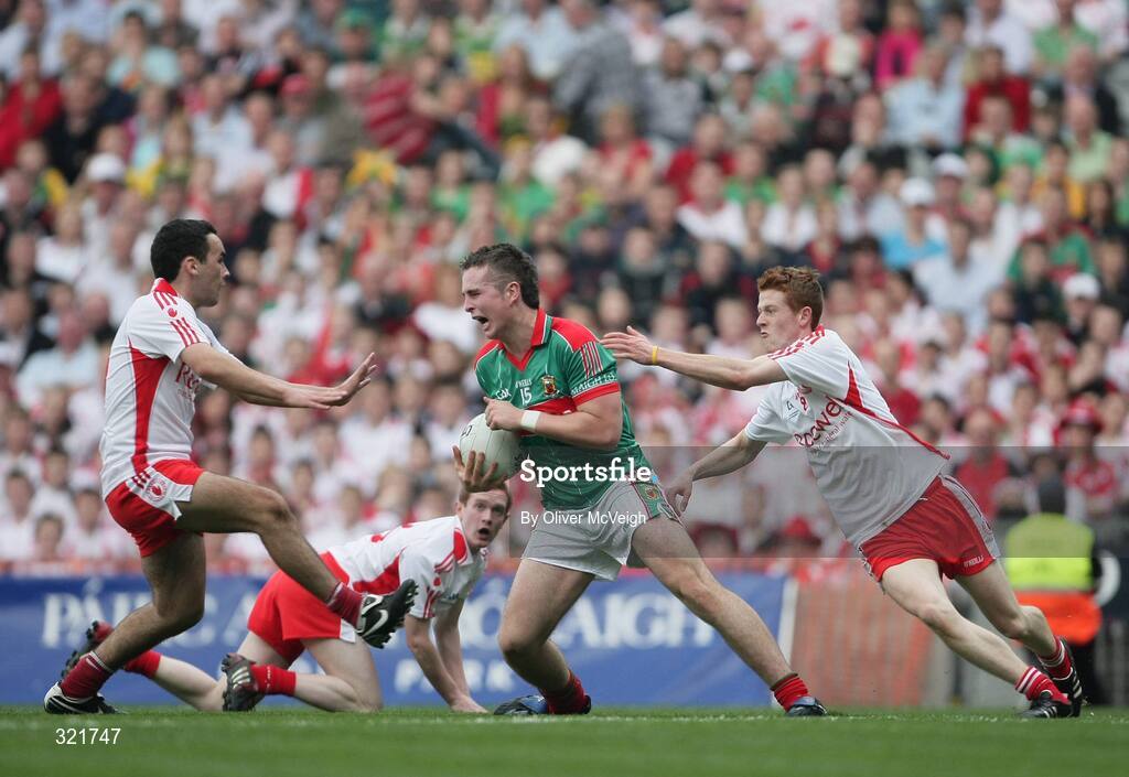 21 September 2008; Alex Corduff, Mayo, in action against Kyle Coney and Niall McKenna, Tyrone. ESB GAA Football All-Ireland Minor Championship Final, Tyrone v Mayo, Croke Park, Dublin. Picture credit: Oliver McVeigh / SPORTSFILE