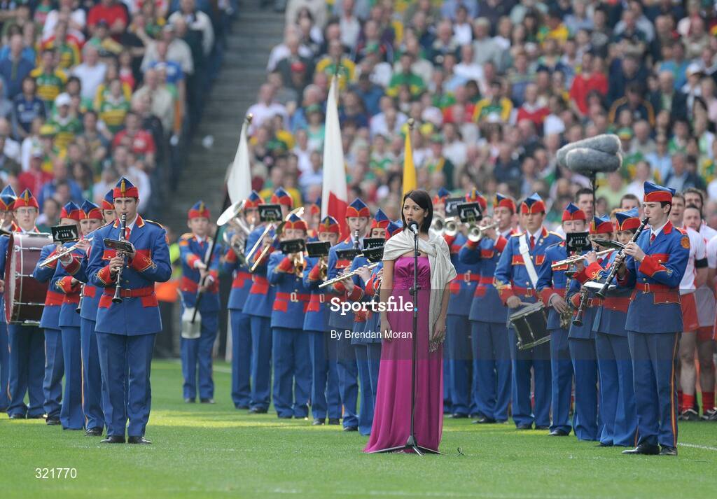 21 September 2008; Elaine Canning, accompanied by the Artane Band, signs Amhrann na bhFiann before the game. GAA Football All-Ireland Senior Championship Final, Kerry v Tyrone, Croke Park, Dublin. Picture credit: Brendan Moran / SPORTSFILE