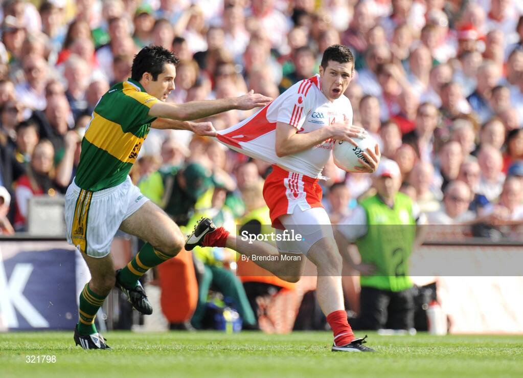 21 September 2008; Sean Cavanagh, Tyrone, in action against Tom O'Sullivan, Kerry. GAA Football All-Ireland Senior Championship Final, Kerry v Tyrone, Croke Park, Dublin. Picture credit: Brendan Moran / SPORTSFILE