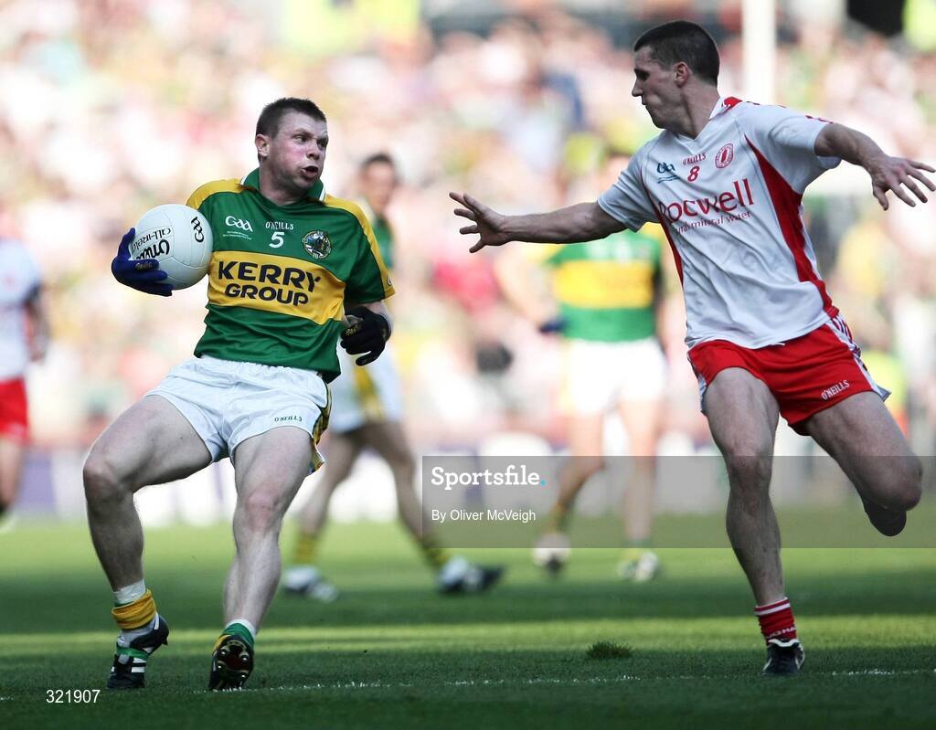 21 September 2008; Tomas O'Se, Kerry, in action against Colin Holmes, Tyrone. GAA Football All-Ireland Senior Championship Final, Kerry v Tyrone, Croke Park, Dublin. Picture credit: Oliver McVeigh / SPORTSFILE