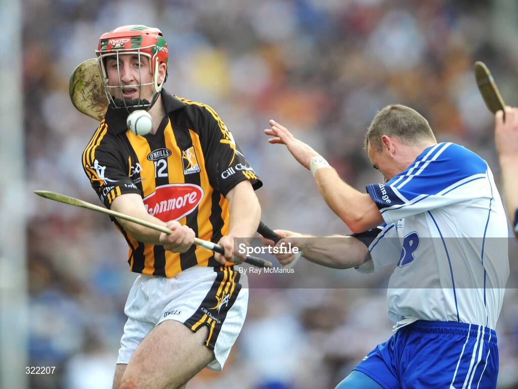 7 September 2008; Eoin Larkin, Kilkenny, in action against Eoin Kelly, Waterford. GAA Hurling All-Ireland Senior Championship Final, Kilkenny v Waterford, Croke Park, Dublin. Picture credit: Ray McManus / SPORTSFILE