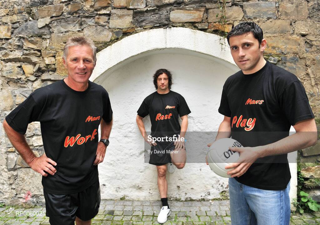 24 September 2008; Irish soccer international Stephen Hunt, centre, along with athletics hero Eamonn Coghlan, left, and top GAA star Alan Brogan at the launch of the MARS Work - Rest - Play survey in Dublin. The Mars 'Work - Rest -  Play' survey gives insight into the lives of Irish athletes both professional and amateur. Over thirty athletes from various codes including Rugby, Soccer, Gaelic Football, Hurling, Cycling and Athletics took part, revealing how both current and past sports stars train and workout, the importance of rest within their training regime, and how they like to chill out or play on those rare occasions they have down time! Wilson Hartnell Public Relations, Ely Place, Dublin. Picture credit: David Maher / SPORTSFILE