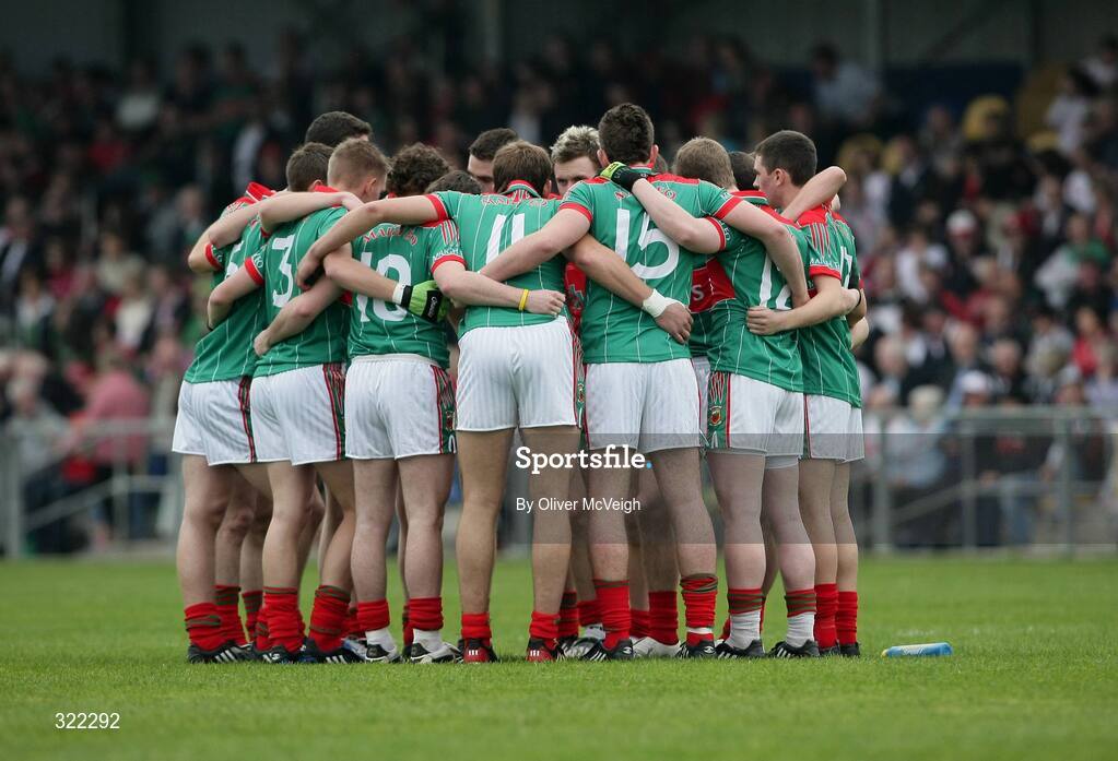 27 September 2008; The Mayo team in a huddle before the start of extra time. ESB GAA Football All-Ireland Minor Championship Final Replay, Tyrone v Mayo, Pearse Park, Longford. Picture credit: Oliver McVeigh / SPORTSFILE