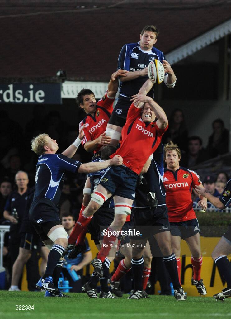 28 September 2008; Malcolm O'Kelly, Leinster, in action against Donncha O'Callaghan, left, and Paul O'Connell, Munster. Magners League, Leinster v Munster, RDS, Dublin. Picture credit: Stephen McCarthy / SPORTSFILE