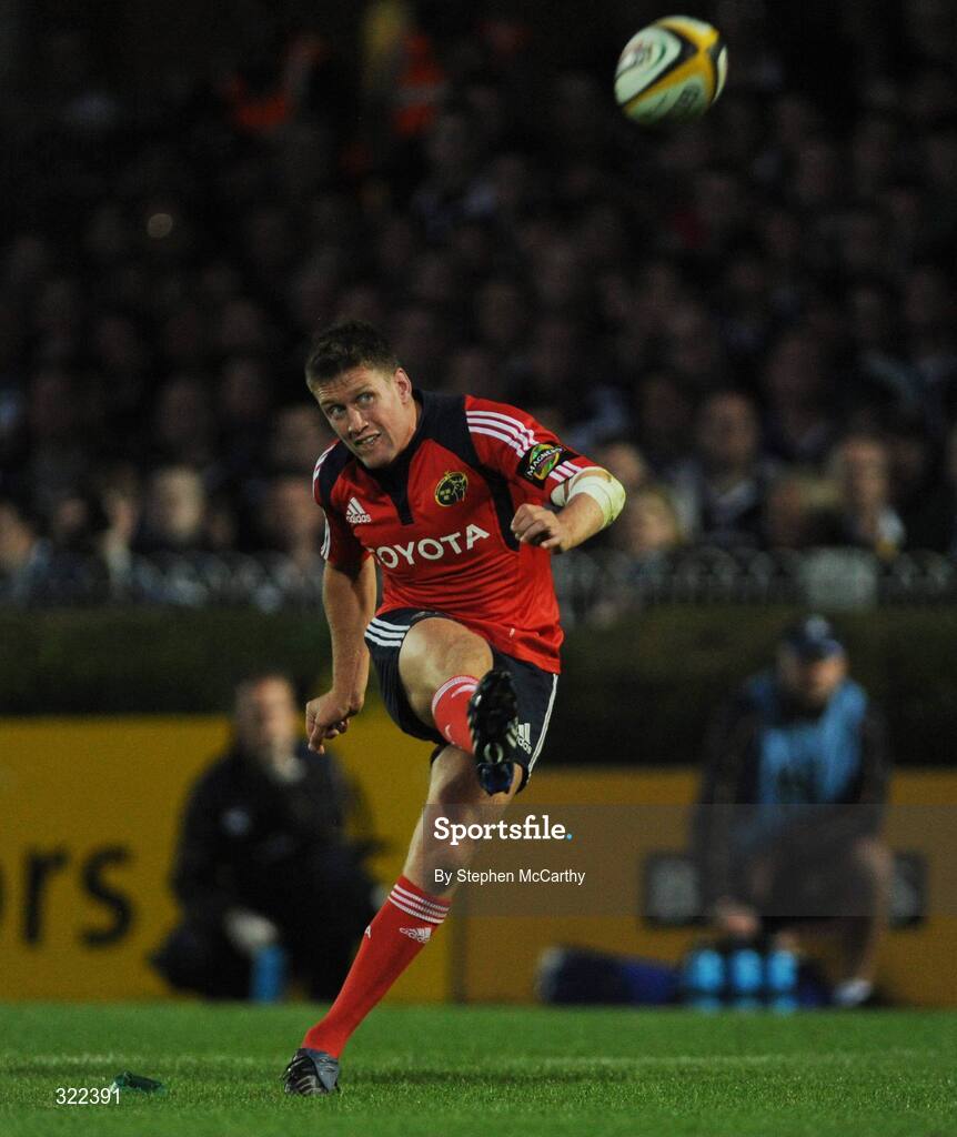 28 September 2008; Ronan O'Gara, Munster, kicks a penalty during the first half. Magners League, Leinster v Munster, RDS, Dublin. Picture credit: Stephen McCarthy / SPORTSFILE