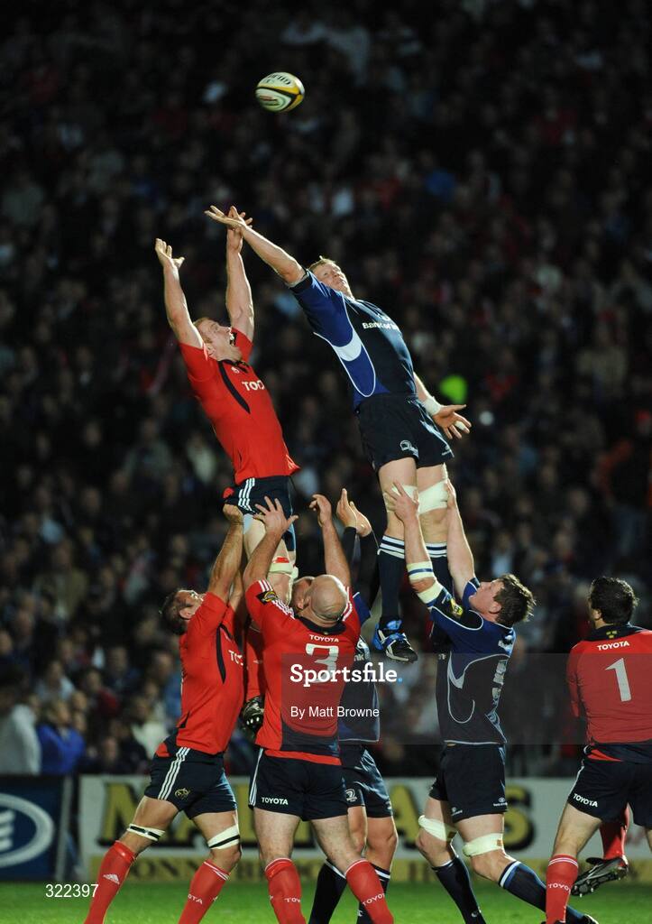 28 September 2008; Leo Cullen, Leinster, takes the ball in the lineout against Paul O'Connell, Munster. Magners League, Leinster v Munster, RDS, Dublin. Picture credit: Matt Browne / SPORTSFILE