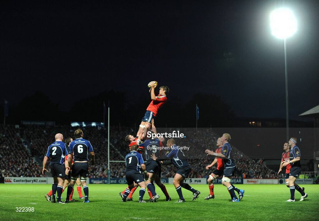 28 September 2008; Donncha O'Callaghan, Munster, gains possession for his side in the lineout. Magners League, Leinster v Munster, RDS, Dublin. Picture credit: Stephen McCarthy / SPORTSFILE