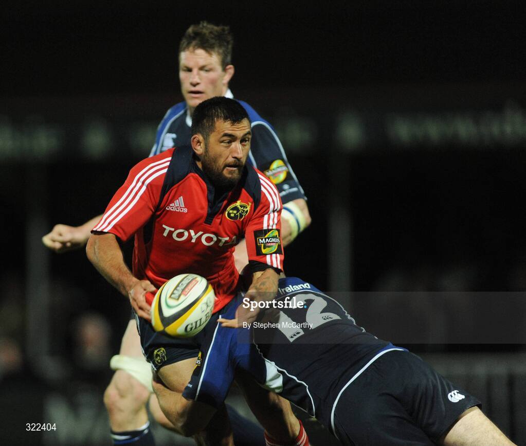 28 September 2008; Rua Tipoki, Munster, is tackled by Felipe Contepomi, Leinster. Magners League, Leinster v Munster, RDS, Dublin. Picture credit: Stephen McCarthy / SPORTSFILE