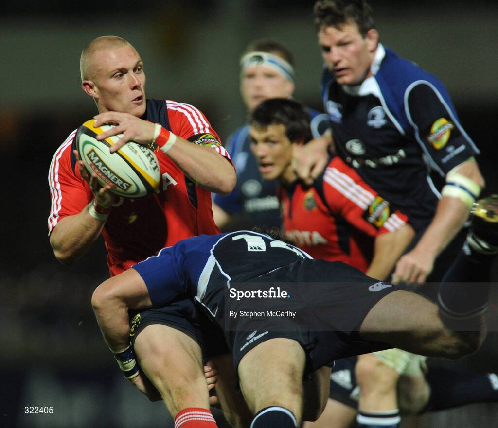 28 September 2008; Keith Earls, Munster, is tackled by Shane Horgan, Leinster. Magners League, Leinster v Munster, RDS, Dublin. Picture credit: Stephen McCarthy / SPORTSFILE