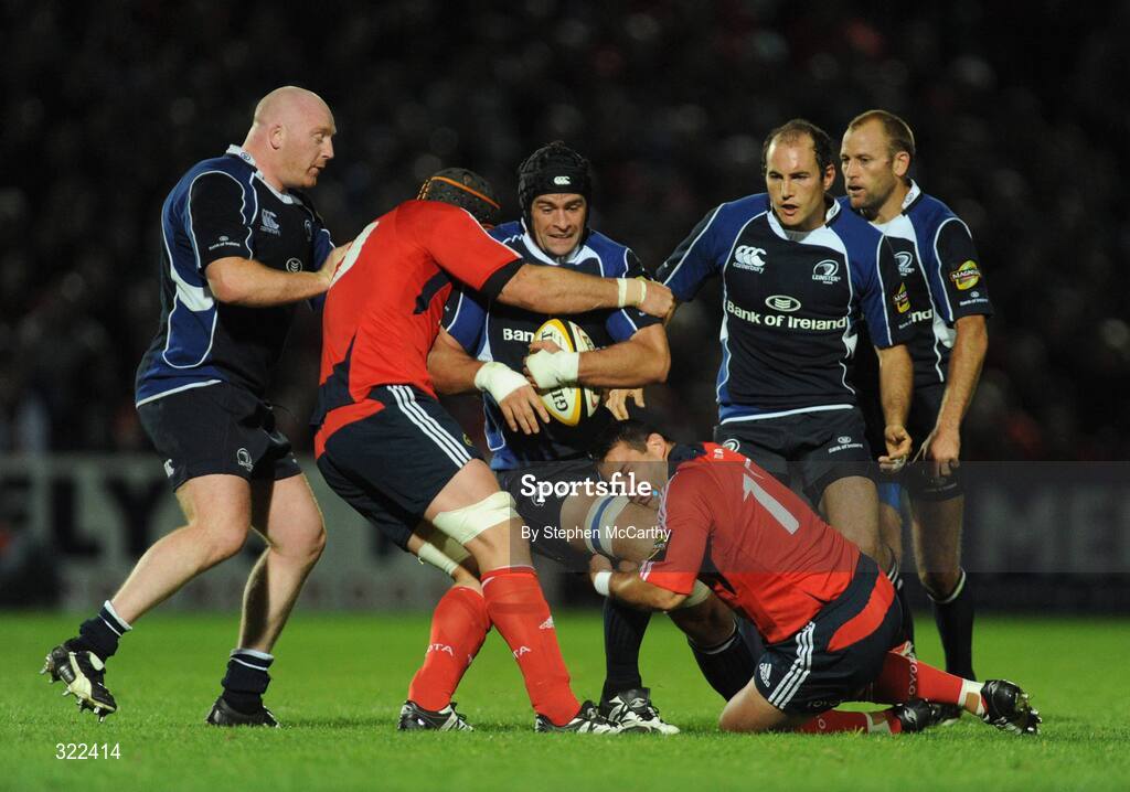28 September 2008; Trevor Hogan, Leinster, is tackled by Alan Quinlan, left, and Federico Pucciariello, Munster. Magners League, Leinster v Munster, RDS, Dublin. Picture credit: Stephen McCarthy / SPORTSFILE
