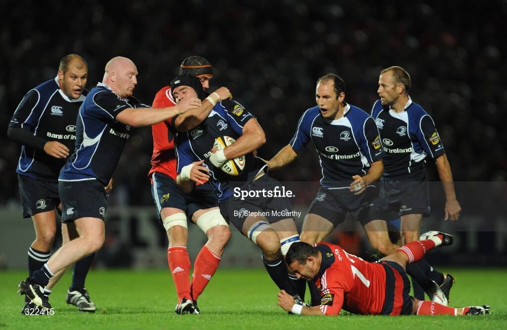 28 September 2008; Trevor Hogan, Leinster, is tackled by Alan Quinlan, left, and Federico Pucciariello, Munster. Magners League, Leinster v Munster, RDS, Dublin. Picture credit: Stephen McCarthy / SPORTSFILE