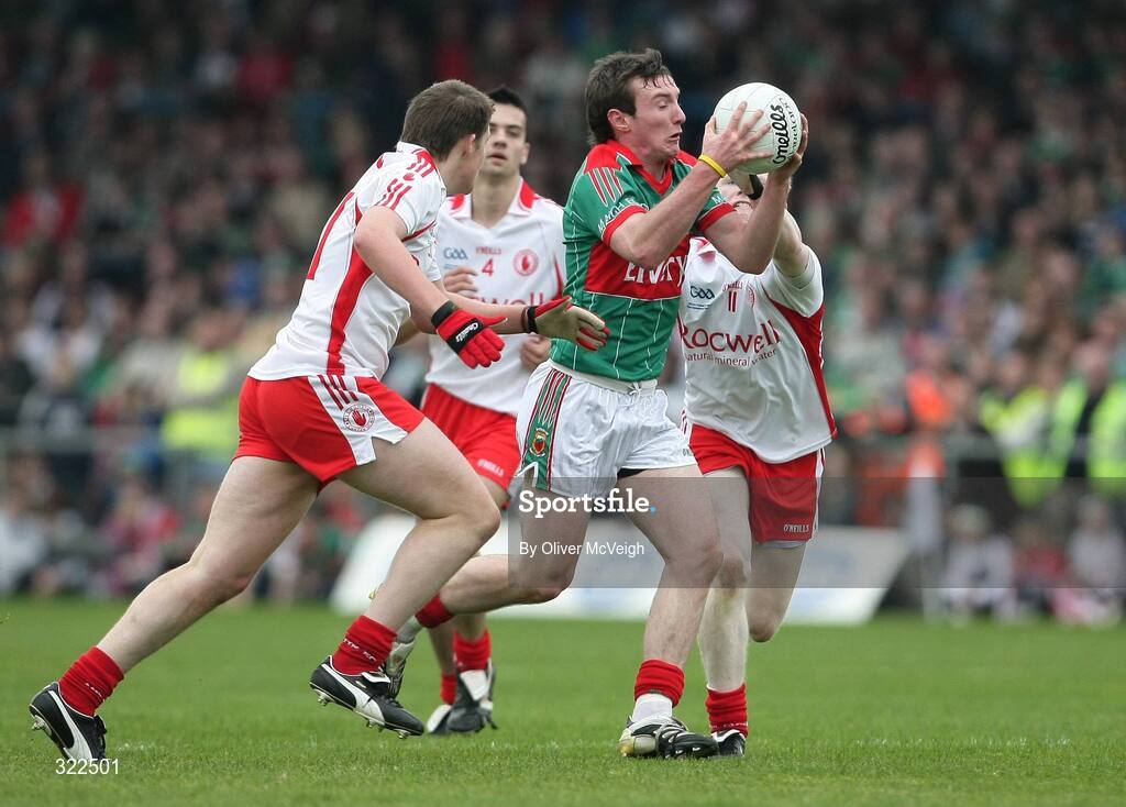 27 September 2008; Cathal Freeman, Mayo, in action against Ruari Keenan and Diarmuid McNulty, Tyrone. ESB GAA Football All-Ireland Minor Championship Final Replay, Tyrone v Mayo, Pearse Park, Longford. Picture credit: Oliver McVeigh / SPORTSFILE