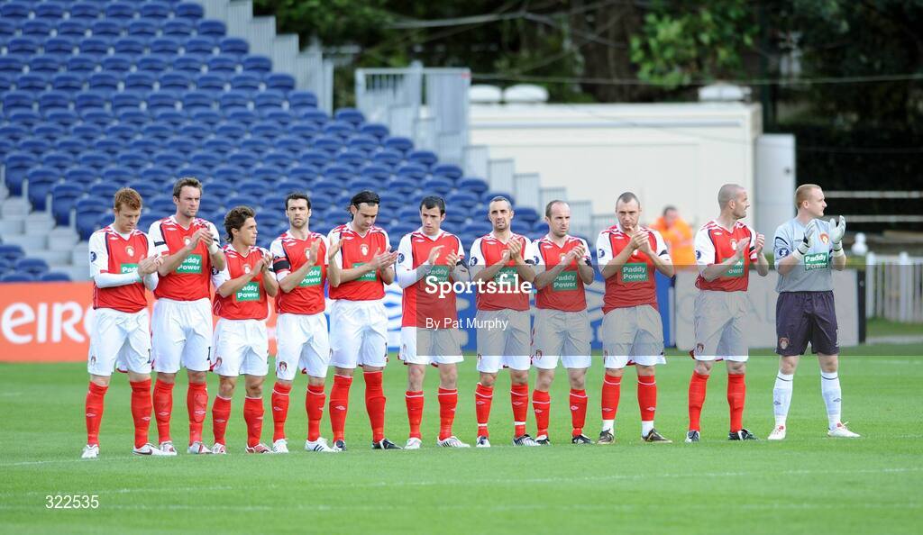 30 September 2008; The St. Patrick's Athletic team applaud during a tribute to Noel O'Reilly. UEFA Cup First Round 2nd leg, St. Patrick's Athletic v Hertha Berlin, RDS, Dublin. Picture credit: Pat Murphy / SPORTSFILE