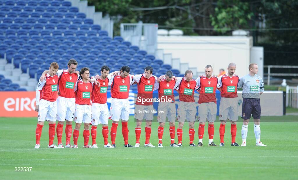 30 September 2008; The St. Patrick's Athletic team during a tribute to Noel O'Reilly. UEFA Cup First Round 2nd leg, St. Patrick's Athletic v Hertha Berlin, RDS, Dublin. Picture credit: Pat Murphy / SPORTSFILE
