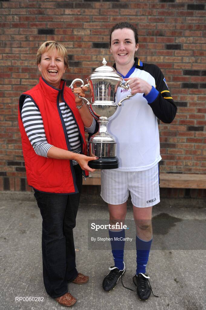 27 September 2008; Geraldine Giles, Uachtaran Cumman Peil Gael na mBan, presents Cliodhna O'Connor, Naomh Mearnog/St. Sylvester's, Dublin, with the Senior Championship trophy. All-Ireland Ladies Football 7's, Naomh Mearnog, Portmarnock, Dublin. Picture credit: Stephen McCarthy / SPORTSFILE