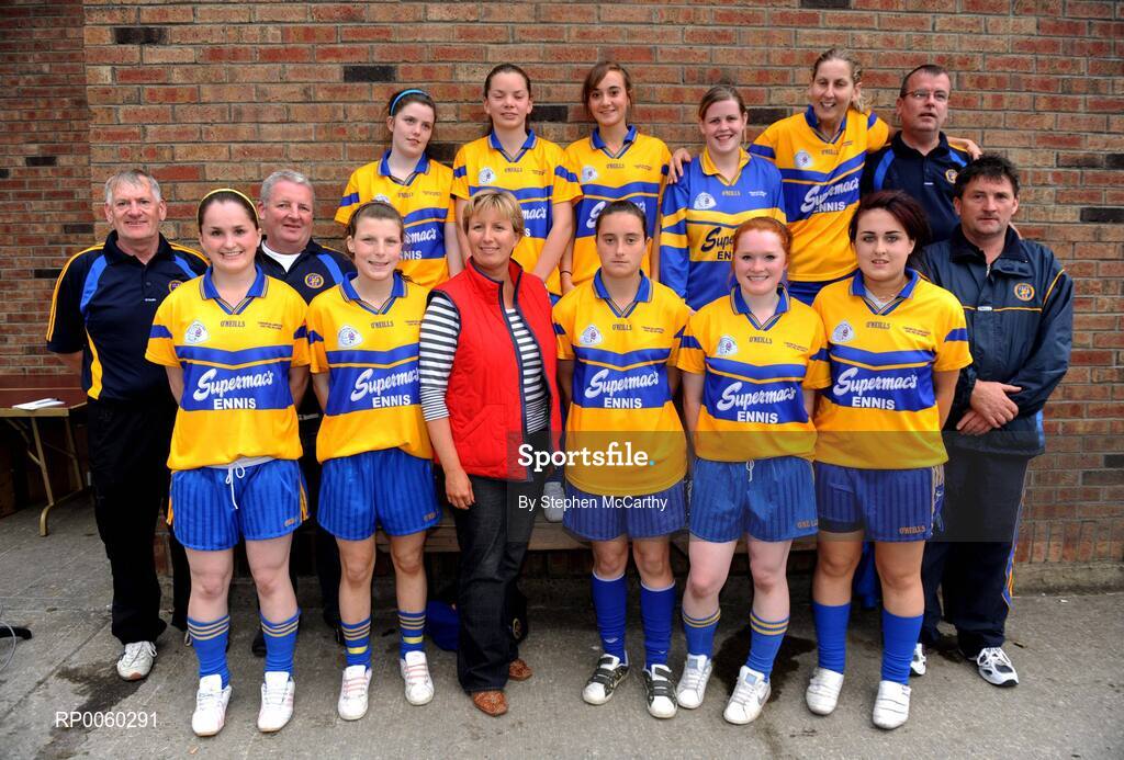 27 September 2008; Geraldine Giles, Uachtaran Cumman Peil Gael na mBan, with players and managment of The Bannor, Clare, after they finished runners-up in the Intermediate Shield Championship. All-Ireland Ladies Football 7's, Naomh Mearnog, Portmarnock, Dublin. Picture credit: Stephen McCarthy / SPORTSFILE